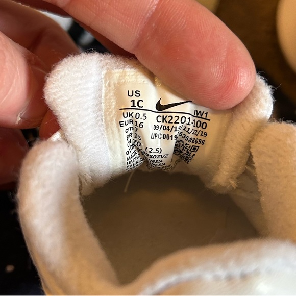Baby Nike trainers 0.5 - Picture 3 of 3